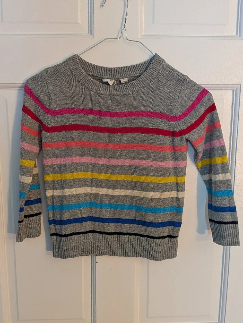 Gap kids girls grey crewneck sweater with rainbow stripes, size XS (4-5)